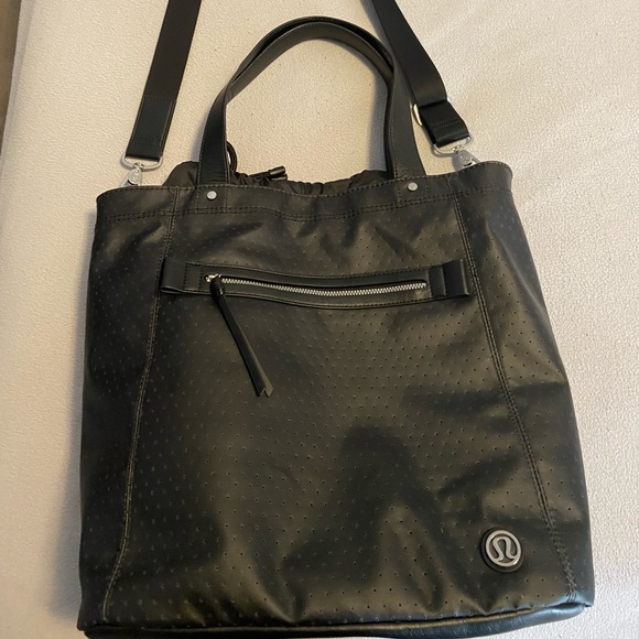 lululemon athletica Handbags - BNWOT Lululemon Large Black Shoulder Bag With Strap